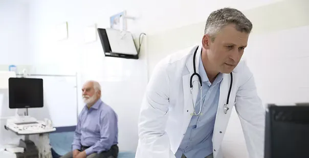 Consulta con el médico y el paciente