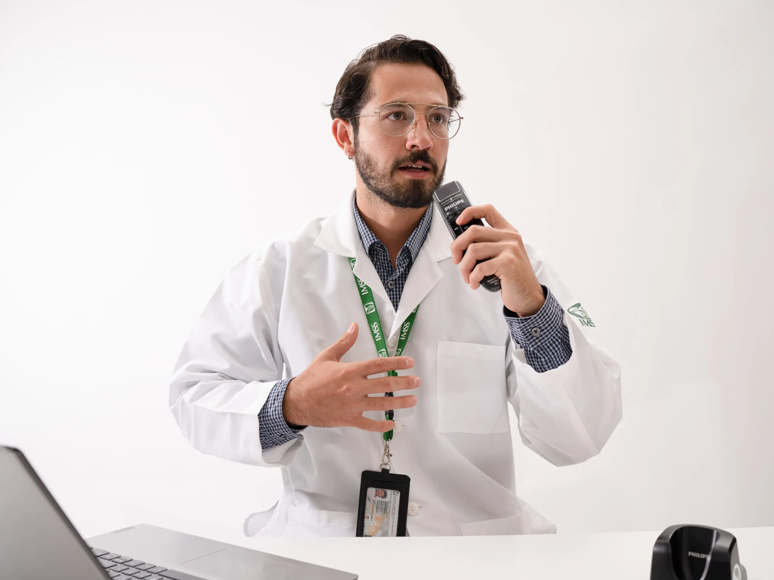 IMSS — médicos utilizando la solución