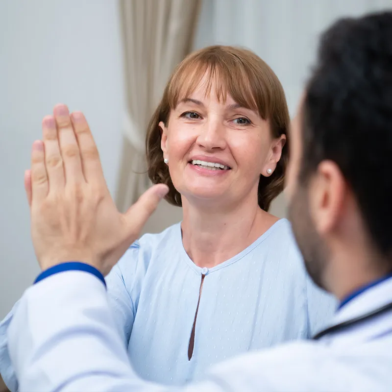 Consulta médica con paciente